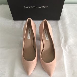 NIB Saks Fifth Ave pink suede pointed toe pumps. 8